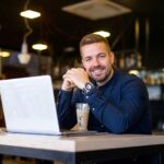 A nova geração de empreendedores acredita que o verdadeiro sucesso está em unir propósito, lucro e impacto positivo.